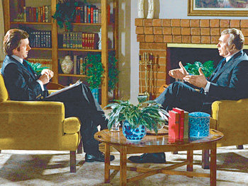 토크쇼 진행자 프로스트(왼쪽)와 닉슨 전 대통령의 인터뷰 대결을 그린 영화 ‘프로스트 vs 닉슨’.