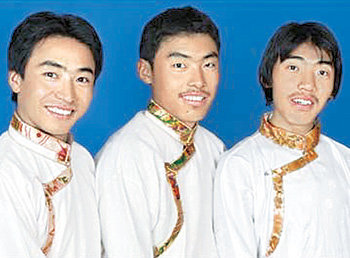 에베레스트 정상 체류 기록에 도전하는 네팔인 펨바 도르제, 니마 기알젠, 푸르바 텐징 씨(왼쪽부터). 사진 출처 BBC 인터넷판