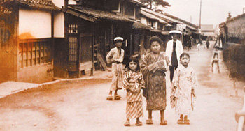 1900년대 서울의 일본인 집단 거류지였던 충무로 주택가. 일본인들은 충무로 명동 이태원 등을 중심으로 집단 거류지와 상가를 조성하기 시작했다. 동아일보 자료 사진