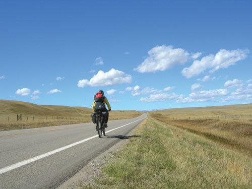 자전거여행 중인 차백성 씨. 자전거 여행가는 자전거 타는 모습으로만 말해야 한다면서 사진 촬영을 사양한 대신 길 위의 사진을 보내주었다.