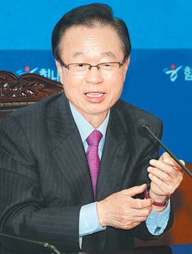 한나라당 박희태 대표가 16일 오후 서울 영등포구 여의도 당사에서 4·29 재·보선 불출마 의사를 밝히고 있다. 김경제 기자