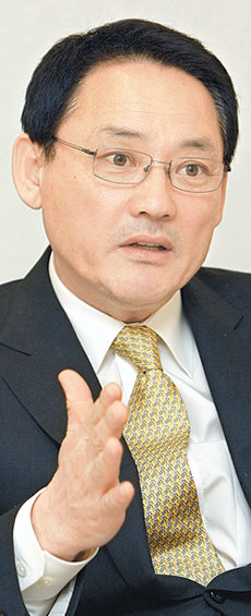 유인촌 문화체육관광부 장관은 “예술정책만 문화정책이 아니다”라며 “모든 사람이 문화를 즐기고 문화에서 위안을 받으며 궁극적으로 문화를 통해 삶의 질을 높이도록 해야 한다”고 말했다. 김재명  기자