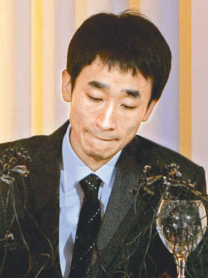 장자연 씨의 전 매니저 유장호 씨가 18일 기자회견을 하고 있다. 그는 질문을 받지 않고 9분 만에 준비된 자료를 읽고 떠났다. 원대연 기자