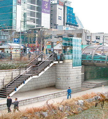 8월 서울 청계천 삼일교에 설치될 엘리베이터의 투시도. 사진 제공 서울시