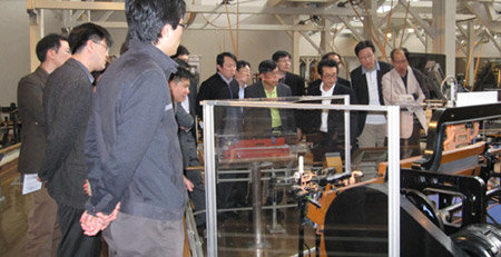 LG상사의 실무책임자 100여 명은 최근 일본 도요타자동차를 3박 4일 일정으로 잇달아 방문해 낭비 제거와 혁신 사례에 대해 교육을 받았다. 사진 제공 LG상사