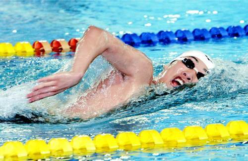 국가대표 장상진(한국체대)이 1일 김천 실내수영장에서 막을 내린 제81회 동아수영대회 남자 대학부 자유형 1500m 결선에서 힘차게 물살을 가르고 있다. 장상진은 15분49초63의 대회 신기록으로 우승을 차지했다. 김천=김재명 기자