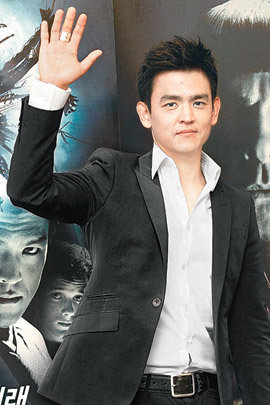 ‘스타트렉: 더 비기닝’에서 엔터프라이즈호의 항해사 술루 역을 맡은 한국계 배우 존 조. 사진 제공 퍼스트룩