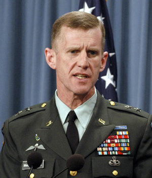 아프가니스탄에 주둔하고 있는 미군과 북대서양조약기구(NATO)군의 총지휘자로 새로 임명된 스탠리 매크리스털 중장. 워싱턴=로이터 연합뉴스