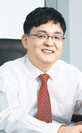 태반의약품을 만드는 HS바이오팜의 이희철 회장. 그는 “우수한 제품력으로 국내 시장에서 일본 제품을 몰아내겠다”고 말했다. 사진 제공 경남제약