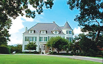 미국 워싱턴 해군천문과학관 터 내에 있는 미 부통령 관사. 사진 출처 미국 백악관 웹사이트