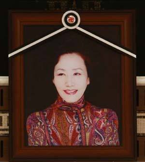 故 여운계의 영정22일 오후 폐암으로 사망한 배우 여운계(69)의 빈소가 신촌 세브란스병원 장례식장에 마련돼 있다. [연합]