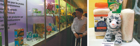 26일 네덜란드 암스테르담에서 열린 세계 PL 박람회를 찾은 관람객들이 새로운 개념의 PL 상품을 전시한 ‘아이디어 슈퍼마켓’ 전시관을 둘러보고 있다. 오른쪽 사진은 고양이 화장실용 모래. 병이 난 고양이가 용변을 볼 경우 색깔이 변해 건강 상태를 주인에게 알려준다. 암스테르담=이원주  기자