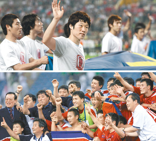 한국과 북한이 사상 처음으로 월드컵 본선에 동반 진출했다. 박지성(가운데) 등 한국 선수들이 17일 서울월드컵경기장에서 이란과 1-1로 비겨 7회 연속 월드컵 본선 진출의 대미를 장식한 뒤 팬들에게 손을 흔들고 있다.(위쪽 사진) 18일 사우디아라비아 방문 경기에서 0-0 무승부를 이끌어내 조 2위로 본선 진출을 확정지은 북한 선수와 코칭스태프가 환호성을 지르며 기뻐하고 있다. 연합뉴스·리야드=로이터 연합뉴스