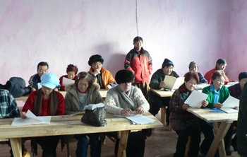 연해주는 천연가스 등 각종 자원이 풍부하고 시베리아로 진출하는 교두보로 활용할 수 있는 중요한 지역이다. 연해주의 한 마을에서 농업교육을 받고 있는 한인들. 동아일보 자료 사진