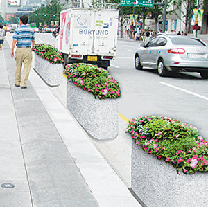 실제 사진에다 화분형 안전울타리를 세운 조감도를 합성한 모습. 조감도 제공 서울시