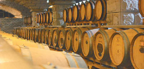 중국 와인의 탄생지인 중국 산둥 성 옌타이 장위 와인공장 지하저장고. 바이주(배갈)의 나라 중국은 최근 경제성장과 함께 와인 생산 및 소비가 크게 늘면서 세계 와인시장에 도전장을 던지고 있다. 옌타이=이헌진 특파원