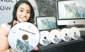 애플코리아가 28일부터 전 세계에서 동시 발매하는 새로운 컴퓨터 운영체제(OS) ‘스노레퍼드’. 원대연 기자