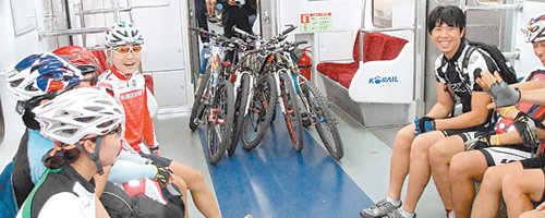 6월 경원선 성북역에서 동두천중앙역까지 운행한 자전거 테마열차. 사진 제공 코레일