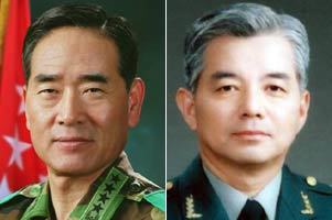 합참의장에 임명된 이상의 제3군사령관(왼쪽)과 육군총장에 임명된 한민구 육군참모차장. 연합뉴스
