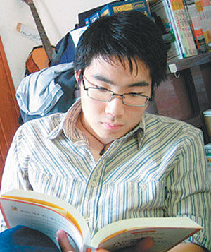 “목표가 생기니까 공부가 재미있어지더라”는 황성재 씨. KAIST 문화기술대학원 박사과정에 진학한 그의 다음 목표는 인간과 컴퓨터가 자유롭게 소통할 수 있도록 하는 기술을 개발하는 것이다. 사진 제공 황성재 씨