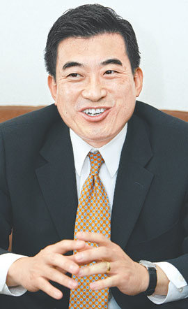 제3회 세계 한인의 날(10월 5일)을 맞아 한국을 찾은 신재원 미국 항공우주국(NASA) 항공연구부문 총책임자. NASA 서열 3위인 그는 과학기술 분야에서 일하고 싶은 학생들은 문제해결 능력과 창의성을 키워야 한다고 강조했다. 원대연  기자