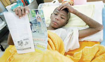 태국 롭부리에 있는 말기 에이즈 환자를 위한 요양병원의 모습. 미국 육군과 태국 보건부가 실시한 에이즈 백신 임상시험에서 감염확률이 30%나 낮아졌다는 결과가 나와 에이즈 백신 개발의 가능성이 높아졌다. AP 연합뉴스