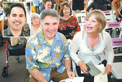 개런(왼쪽)과 샤리 스태글린 씨 부부가 지난해 정신질환 연구기금 마련을 위해 자신들의 와인 농장에서 개최한 ‘스태글린 가족 음악축제’에서 밝게 웃고 있다. 정신분열증을 겪은 아들 브랜던 씨(왼쪽 위 사진)와 함께 역경을 극복해낸 이들은 “이 고통스러운 질병을 완치할 수 있다는 확신이 해마다 더 강해진다”고 말했다. 사진 출처 IMHRO