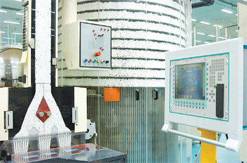 1분에 1만 개비 쏟아져 영주제조창에서 분당 1만 개비의 속도로 생산된 담배는 부산항을 통해 중앙아시아, 중동, 미국 등으로 수출된다. 제조된 담배 20개비를 한 갑 단위로 포장하는 자동화 시스템의 모습. 사진 제공 KT&G