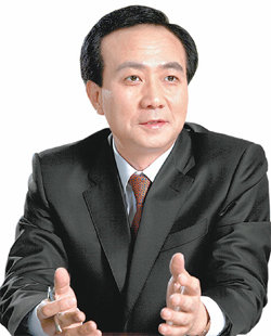 팬택계열 최고경영자(CEO)인 박병엽 부회장이 15일 3분기 실적 발표와 팬택계열합병 선언을 겸한 기자간담회를 열었다. 박 부회장이 공식적으로 언론에 나선 것은 2006년 말 이후 3년 만이다. 사진 제공 팬택계열