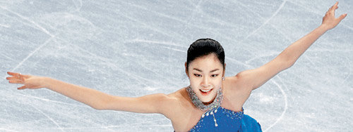 빙판 위에 적수는 없었다. 오로지 자신과의 싸움만 있었다. ‘피겨 여왕’ 김연아는 18일 프랑스 파리에서 열린 2009∼2010시즌 그랑프리 1차 대회 여자 싱글 프리스케이팅에서 매혹적인 표정 연기로 팬들을 사로잡았다. 파리=연합뉴스