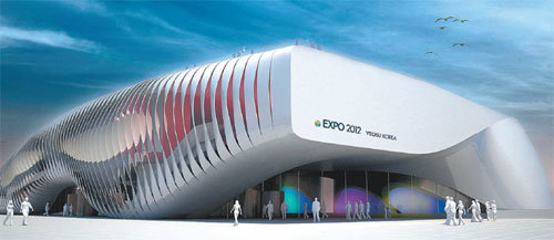 19일 여수세계박람회 주제관 건물 설계 작품으로 선정된 해상건축물 ‘하나의 바다((ONE OCEAN)’. 입구가 육지에 있는 건물 국가관과 연결돼 있다. 건물 안에 세운 6개 원형기둥은 울퉁불퉁한 해안선을 상징한다. 하나의 바다는 해양건축의 새로운 가능성을 제시했다는 평가를 받고 있다. 사진 제공 2012여수세계박람회 조직위원회