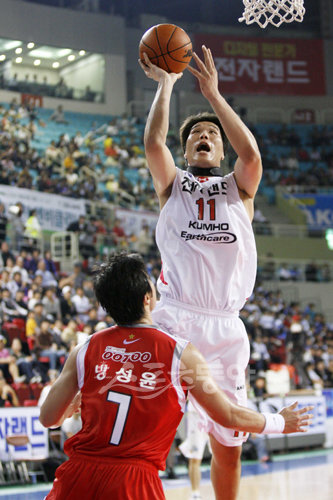 전자랜드의 서장훈(정면 얼굴). 스포츠동아 DB