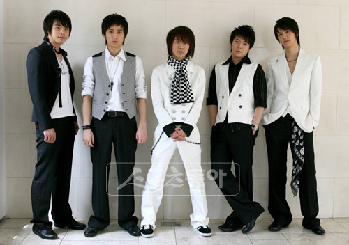 새로운 멤버가 합류해 내년 1월 음반을 발표하는 록그룹 버즈. 스포츠동아DB