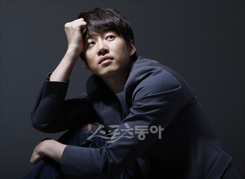 영화를 통해 본래의 모습을 보여주고 싶어 다소 무거운 캐릭터를 연기했다는 윤계상은 힘에 부치지만 가능한 많은 작품을 하고 싶다고 했다. 양회성 기자 yohan@donga.com