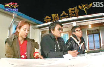 SBS ‘패밀리가 떴다’는 8일 방송에서 케이블 프로그램 ‘슈퍼스타K’를 패러디한 ‘슈퍼스타F’를 선보였다. 사진 제공 SBS