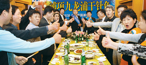 경북 포항시가 중국 베이징의 한식당에서 연 과메기 시식회의 모습. 사진 제공 포항시