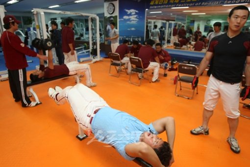 이 악문 ‘영웅’들 제주에서 마무리훈련에 한창인 히어로즈 선수들은 SK를 능가하는 지옥훈련을 소화하며 내년 시즌을 착실히 준비하고 있다. 사진제공｜ 히어로즈