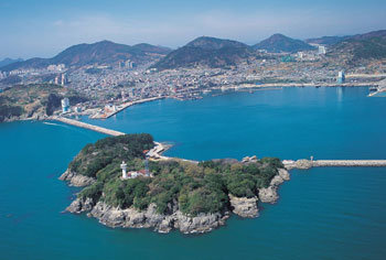 전남 여수시가 최근 ‘세계에서 가장 아름다운 만 클럽’에 가입했다. 2012 세계박람회 무대인 오동도 일대. 동아일보 자료 사진