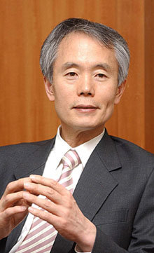 부구욱 영산대 총장주요 약력 △경기고, 서울대 법대 졸업 △부산지법 판사, 대법원 재판연구원, 서울지법 부장판사 △2∼4대 영산대 총장 △부산국제영화제(PIFF) 후원회장 △대교협 산하 로스쿨대책위원회 위원장 △한국조정학회장