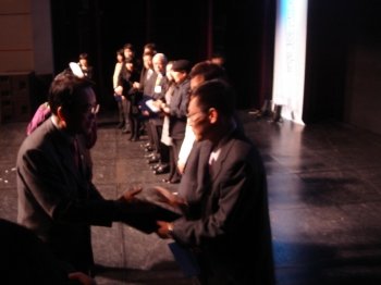 5일 서울 중구 이화여고 100주념 기념관에서 열린 2009년 한국BBB운동 봉사자 송년 시상식에서 박계서 씨(맨 오른쪽) 등 우수봉사자들이 상을 수상하고 있다.  사진제공 한국 BBB운동