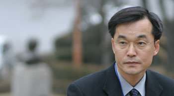 ‘도쿠가와가 사랑한 책’으로 삼국유사 시리즈를 시작한 고운기 교수는 “우리 역사를 지식인의 역사에서 민중의 역사로, 사대의 역사에서 자주의 역사로 바꿔 놓은 게 삼국유사”라고 말했다. 사진 제공 현암사