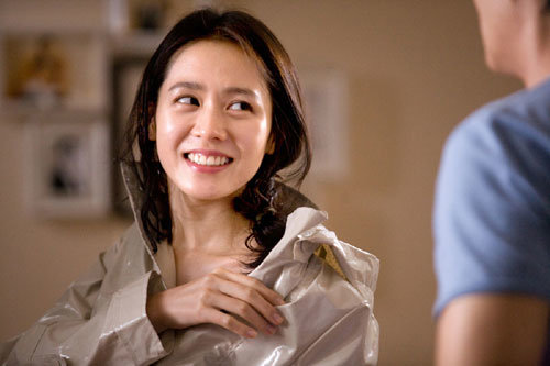 연기력을 갖춘 여배우를 논할 때 빼어놓을 수 없는 인물이 바로 '손예진'이다. 영화 '아내가 결혼했다(2008)' 중 한 장면