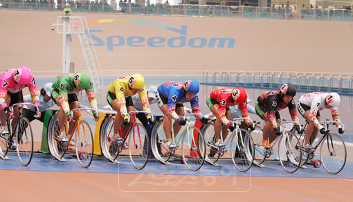 새 승식 도입으로 경정·경륜이 더욱 흥미로워지게 됐다. 출발대에서 신호를 기다리고 있는 경륜선수들. 사진제공｜경주사업본부