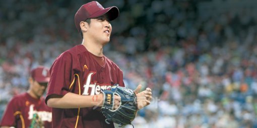 ◀ 2009 시즌에 앞서 삼성 유니폼을 입을 뻔했던 히어로즈 장원삼. 당시에는 나머지 6개 구단의 항의로 트레이드가 무산됐다. 하지만 히어로즈가 분납금을 완납하면 얘기가 달라진다. 히어로즈가 다시 현금 포함 트레이드를 대거 추진할 것이라는 가능성이 끊임없이 제기되고 있다.스포츠동아DB