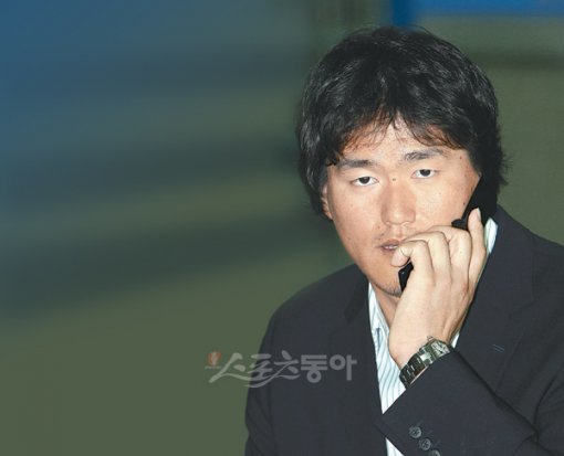 ‘저, 산으로 갑니다.’ 구단 제시액에 불쾌한 감정을 드러낸 최희섭이 포항특훈에 불참할 뜻을 분명히 했다. 무너진 자존심을 살리고 싶어하는 최희섭은 16일부터 2박3일 동안 지리산에 올라 마음을 정리할 계획이다. 스포츠동아DB