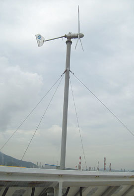 사무실 형광등 점등에 사용되는 여수공장 내 풍력발전기. 사진 제공 LG화학