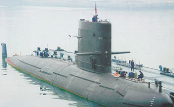 레이더의 추적을 피할 수 있는 잠수함의 재료를 연구개발하는 중국의 한 연구소 컴퓨터에서 ‘외국 정보기관’에 의해 정보가
누출됐다고 중국 언론이 15일 보도했다. 사진은 중국 해군이 보유한 개량형 ‘쑹’급 잠수함인 ‘039 잠수함’. 사진 출처
환추시보 인터넷