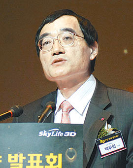 백우현 LG전자 최고기술책임자(사장)가 15일 서울 서초구 양재동 LG전자 서초 연구개발(R&D) 캠퍼스에서 3차원(3D) TV 사업 전략을 발표하고 있다. 사진 제공 LG전자