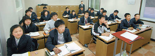 경북 고령지역 학생들이 대가야교육원에서 공부를 하고 있다. 사진 제공 고령군