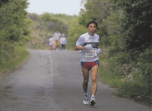 40대 이후 마라톤에 몰입한 하루키. 그가 추구하는 교양이란 스포츠에서부터 영화와 음악 등 전방위에 걸쳐있다. 사진= 문학사상사  ☞ 사진 더 보기